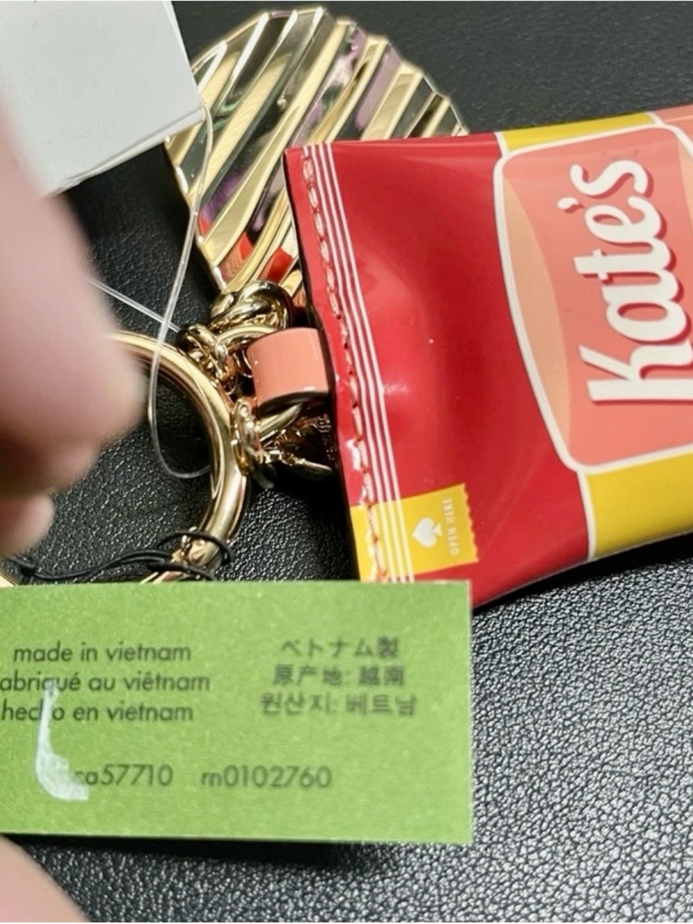 kate spade Pink & Gold 'Kate's Kettle Cooked' Snack Bag Keychain -NWT - Picture 5 of 7